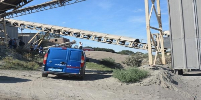 Taş kırma makinesine sıkışan işçi yaşamını yitirdi