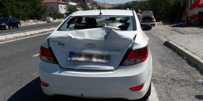 Geri geri giden s�r�c� baba ile k�z�n� ezdi