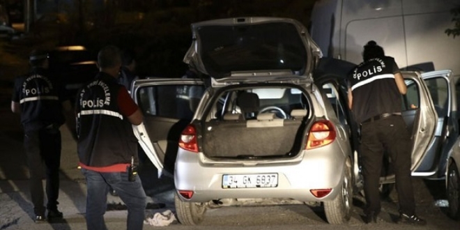 Bah�elievler'de ara�ta �akmak gaz� t�p� patlad�: 3 yaral�