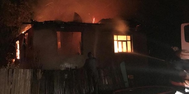 Hayvansever kad�n, kedileriyle birlikte yang�nda can verdi