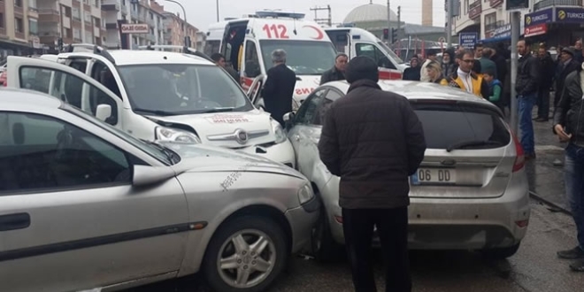 Ankara'da zincirleme trafik kazas: 17 ara birbirine girdi