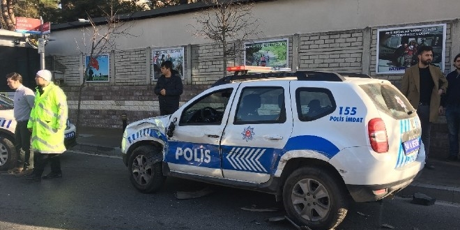 Be�ikta�'ta trafik kazas�: �ki polis memuru yaraland�