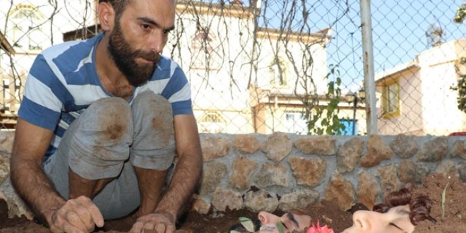 Diri diri toprağa gömülen sanatçılar, gözyaşlarına hakim olamadı