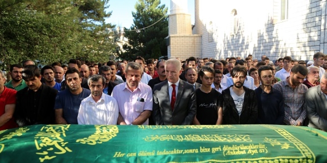 Irmakta boğulan öğretmen son yolculuğuna uğurlandı