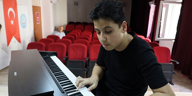G�rme engeli piyano tutkusunun �n�ne ge�emedi