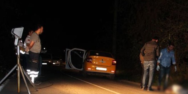 Sapanca'da bir taksici aracının yanında ölü bulundu