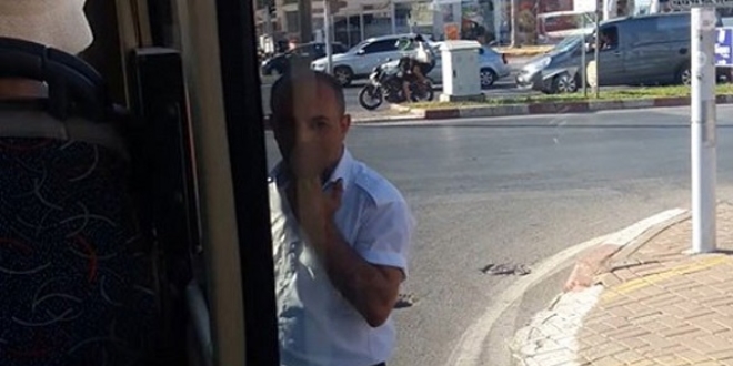 Şoför, 80 saniyelik kırmızı ışıkta otobüsten inip bunu yaptı!
