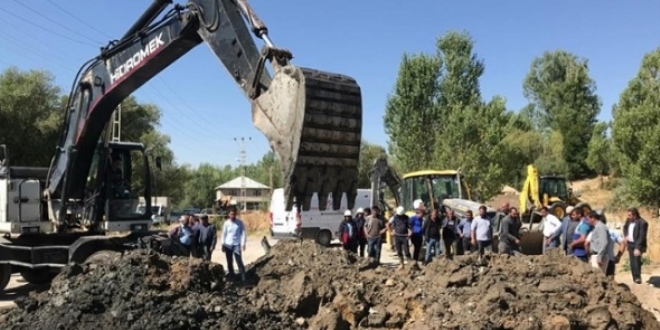 Su borusunun içine düşen işçi kayboldu