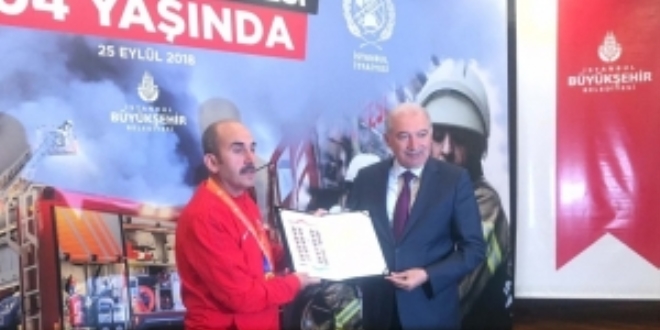 �ampiyon itfaiyeciler �d�llendirildi