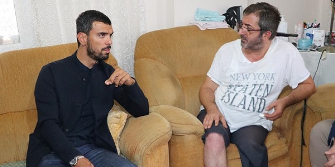 Sofuoğlu kendisini görmek isteyen engelliyi ziyaret etti