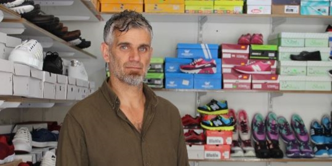 �htiya� sahibi ��rencilerin ayakkab� ihtiyac�n� gideriyor