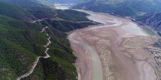 Altnkaya Baraj'nda hayrete dren manzara
