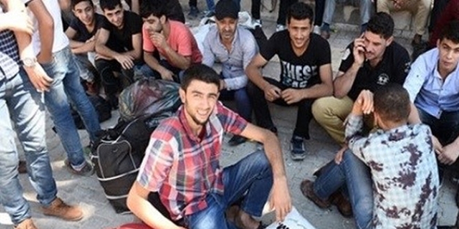 Suriyeli erkeklere hakaret eden memura hapis cezas