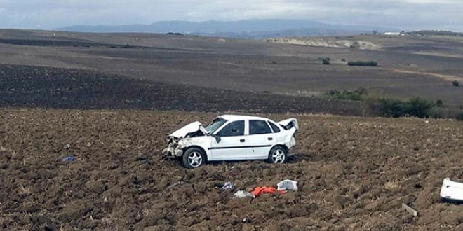 Taklalar atarak tarlaya uçtu