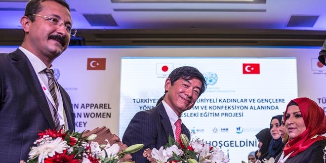 Meslek e�itimi alan Suriyeli kad�nlara sertifika verildi