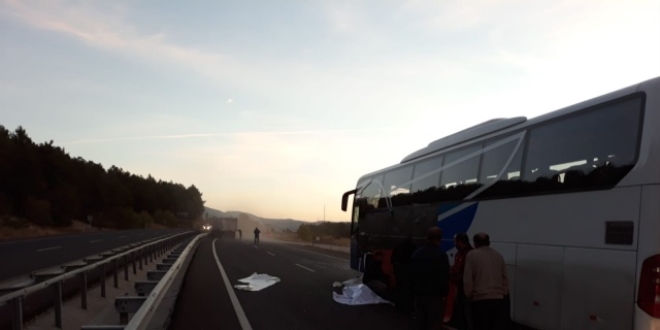 U�ak'ta otob�s kazas�: 1 �l�, 26 yaral�