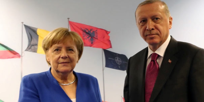 Cumhurbaşkanı Erdoğan'dan Merkel'e 69 kişilik terör listesi