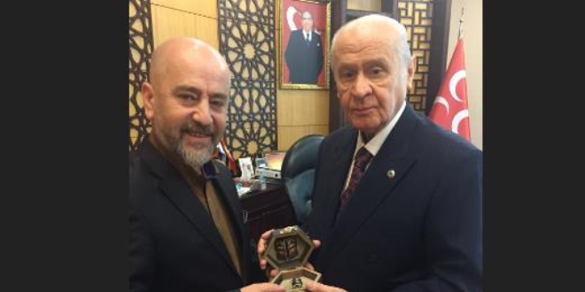 Bahçeli, 'klasik' tutkusunu parmağında taşıyacak