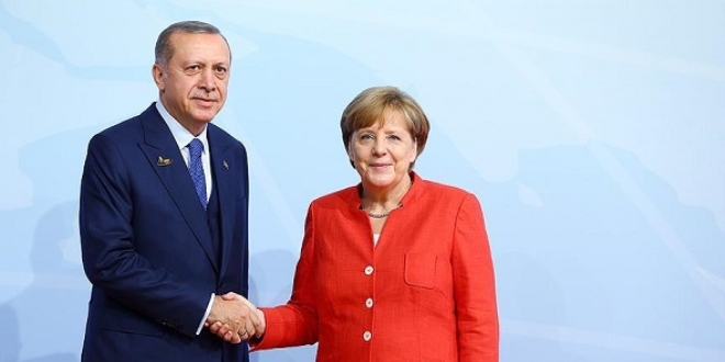 Erdoğan: Can Dündar devletin sırlarını ifşa eden bir ajan