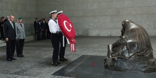 Cumhurbaşkanı Erdoğan, Neue Wache Anıtı'nı ziyaret etti