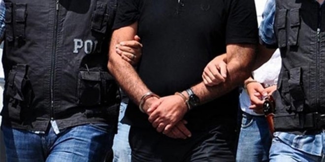 Polis memuruna çarpan sürücü tutuklandı