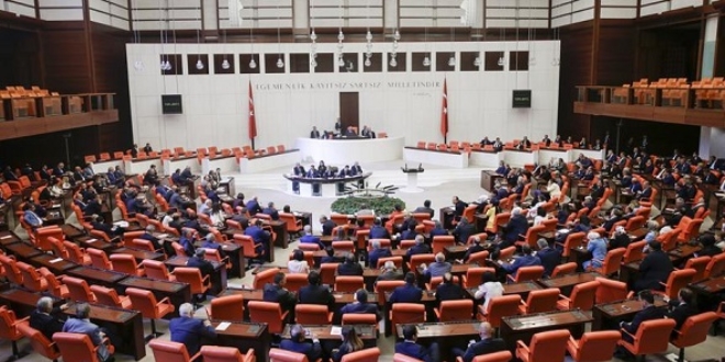 Emeklilikte yaşa takılanların gözü Meclis'te