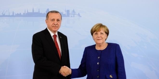 Merkel, Cumhurba�kan� Erdo�an'� u�urlad�