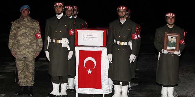 Şehit uzman çavuş için Hakkari'de tören düzenlendi