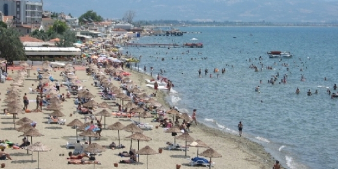 Tropik fırtına etkili olmayınca sahiller doldu taştı
