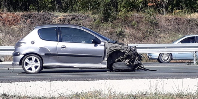 Otomobilin kapısı açılınca yola fırlayan sürücü öldü