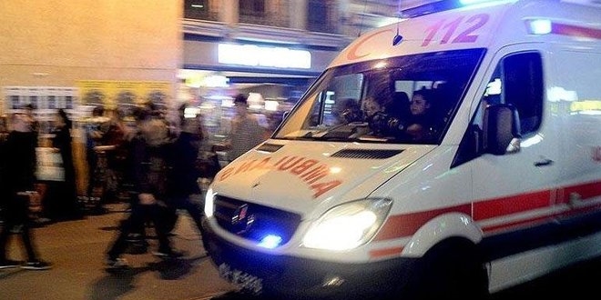 Kaza yerinde bulunanlara otomobil çarptı: 2 ölü, 2 yaralı