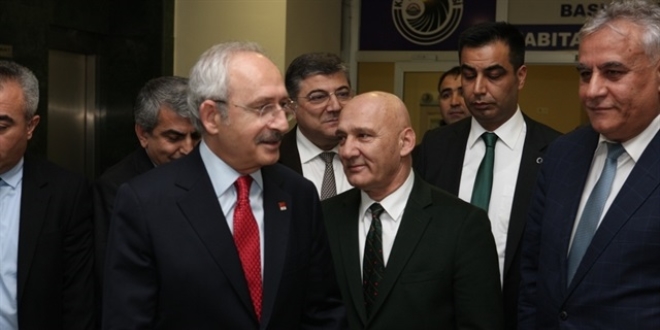 'Kılıçdaroğlu her çürük domatesi yardımcısı yapıyor'