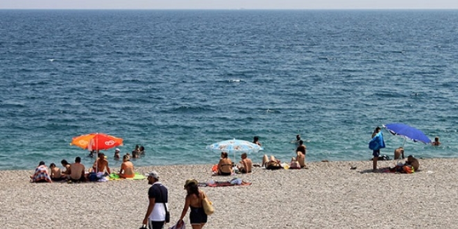 Antalya'da, ekim aynda deniz keyfi