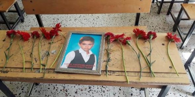 Kazada �len Mustafa'ya s�n�f arkada�lar�ndan veda