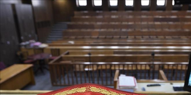 Mahkeme ba�kan�ndan darbe san�klar�na 'Halkta olan y�rek sizde yok' ��k���