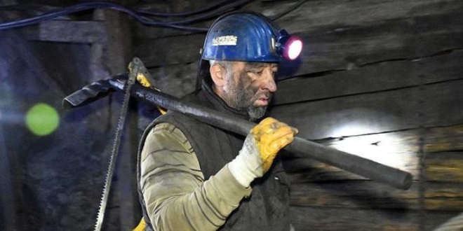 Madenci Uğur'un 'mutlak karanlık'ta mesaisi