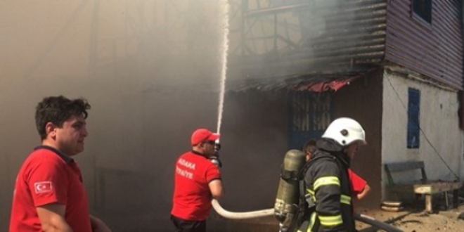 Adana'da ��r��r fabrikas�nda yang�n