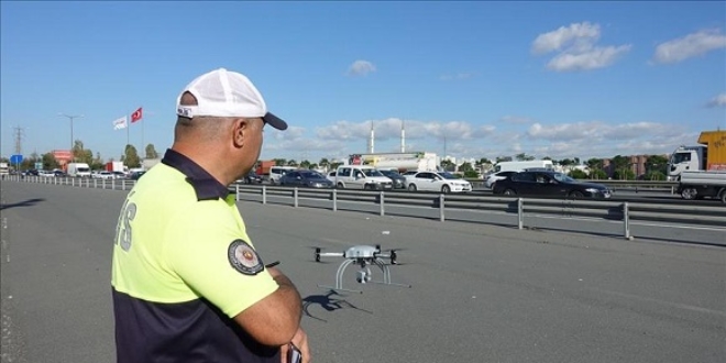 stanbul'da drone ile trafik denetimleri