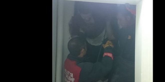 Ku�u kurtarmak isterken kendisi mahsur kald�