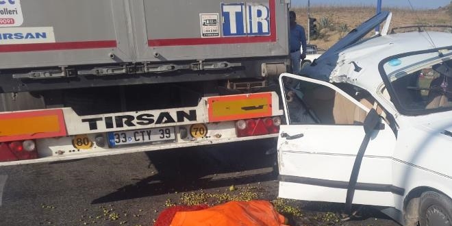 T�r ile otomobil �arp��t�: 1 �l�, 3 yaral�