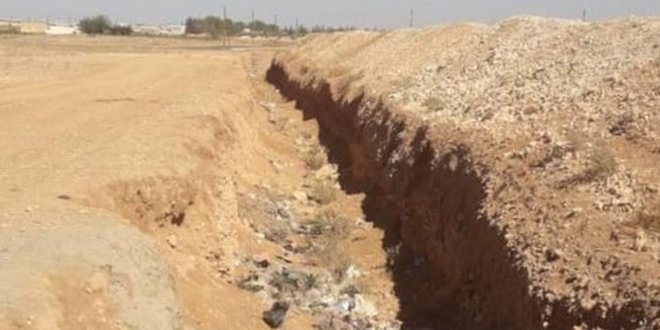 YPG/PKK, Afrin'den sonra Menbiç'in çevresine de hendek kazdı