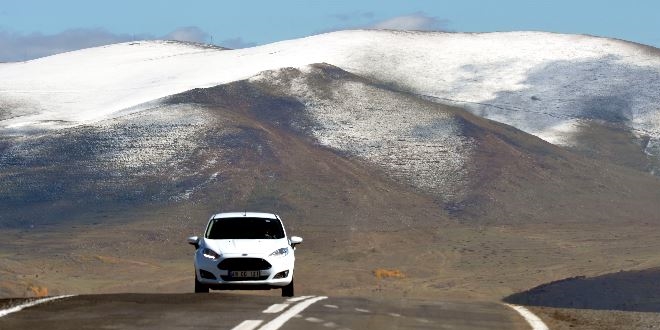 Ardahan'da mevsimin ilk karı yağdı