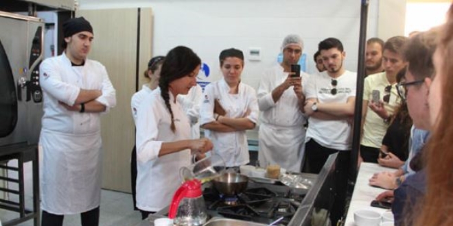 13 bin y�ll�k kav�lca bu�day�yla yemek yapt�lar