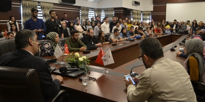 Rektör'den öğrencilere 'formasyon' sözü