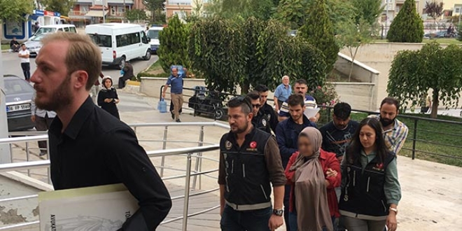 Torbacı sevgililere uyuşturucu baskını
