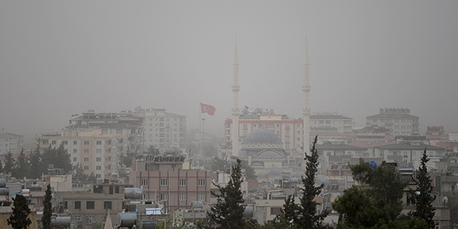 Kilis ve Şanlıurfa'da toz bulutu etkili oluyor