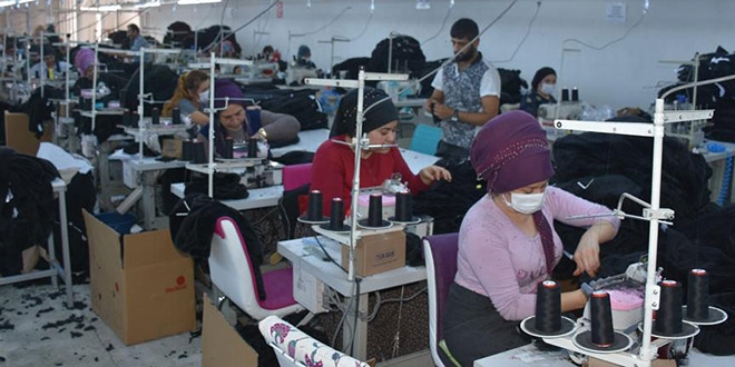 Bakkalı olmayan köye tekstil fabrikası kurdu