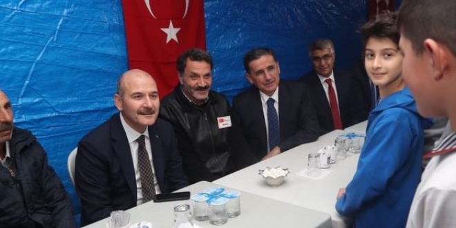 Bakanlar Soylu ve Selçuk'tan şehit ailesine ziyaret