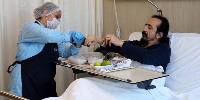 Hastaya özel hazırlanan yemeğe barkodlu dağıtım