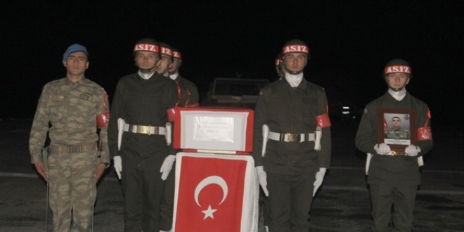 Hakkari'de şehitler için tören düzenlendi